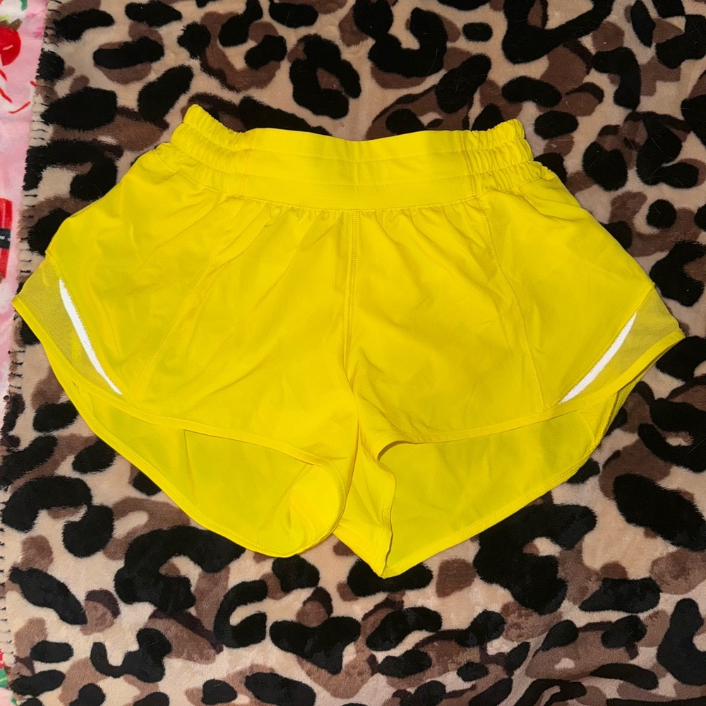 Lululemon sonic yellow hotty hot low rise 2.5 inch short in size 4